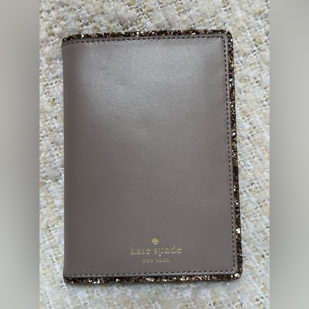 🛂 Kate Spade Passport Holder